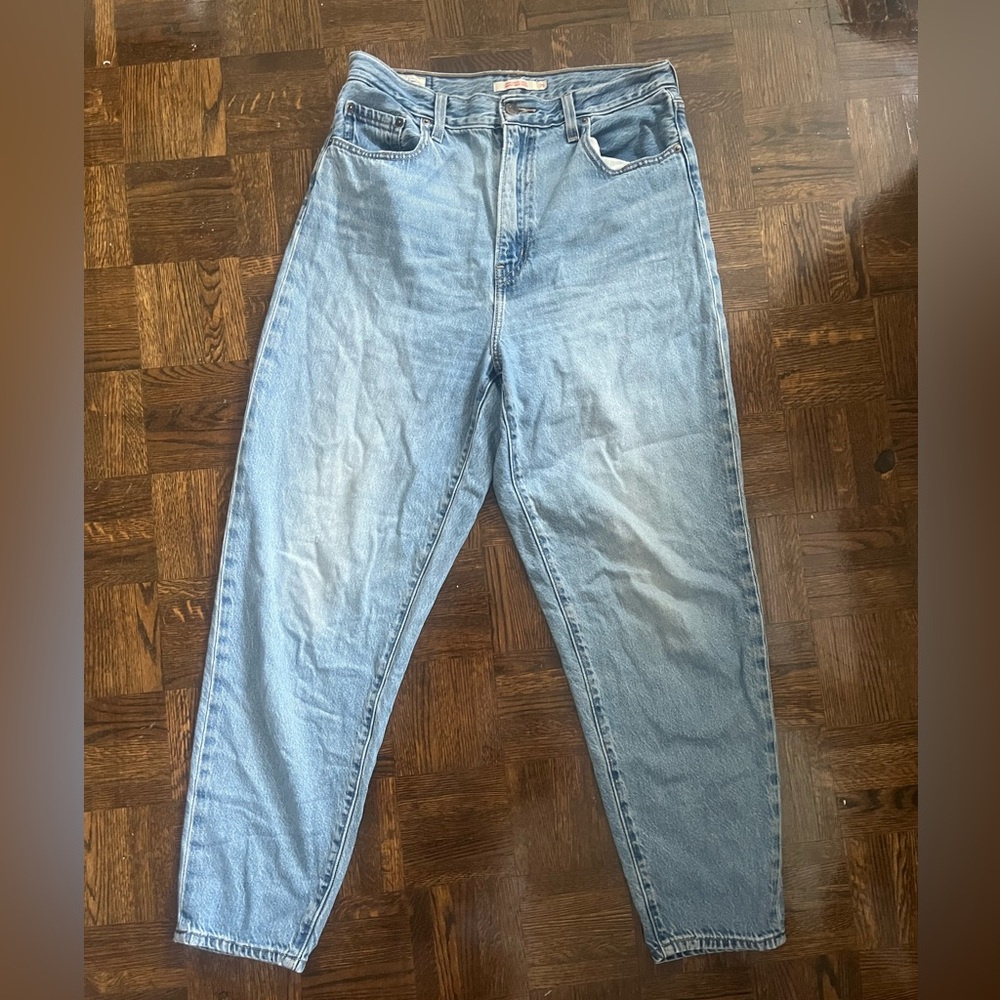 Levi’s High Loose Taper Jeans - Size 29